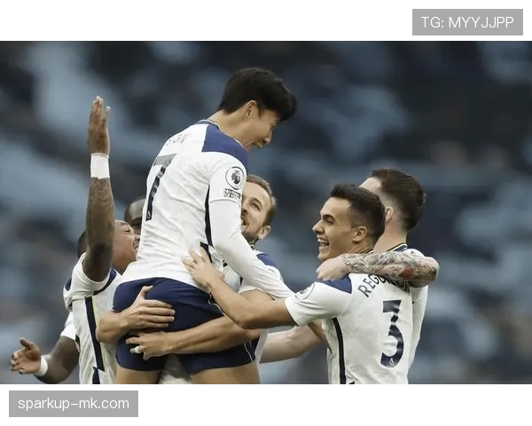 伯恩利特夫摩尔球场迎新赛季,球迷热盼球队亮眼表现 伯恩利特夫摩尔球场迎新赛季,球迷热盼球队亮眼表现