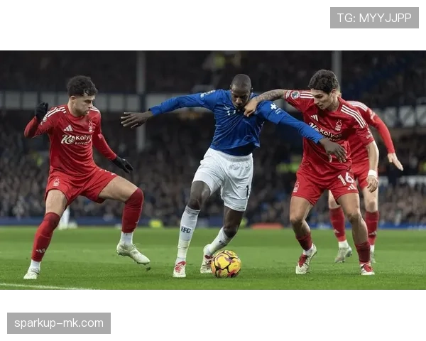 英超揭幕战打响，诺丁汉森林强势出击剑指顶级荣耀