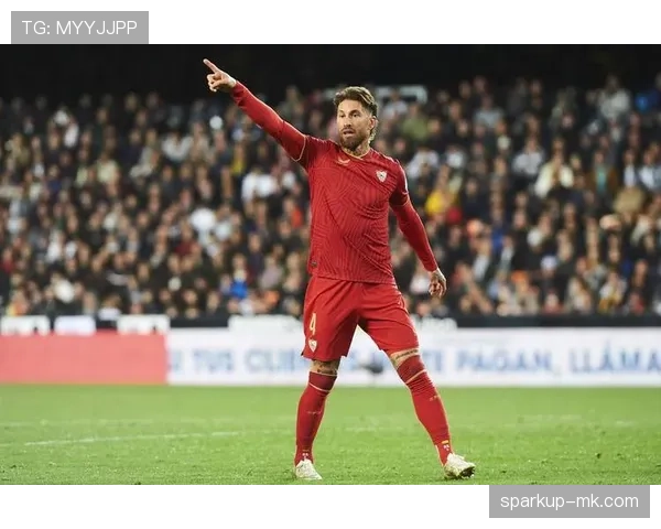 从右后卫到世界顶级中卫：拉莫斯的转型轨迹