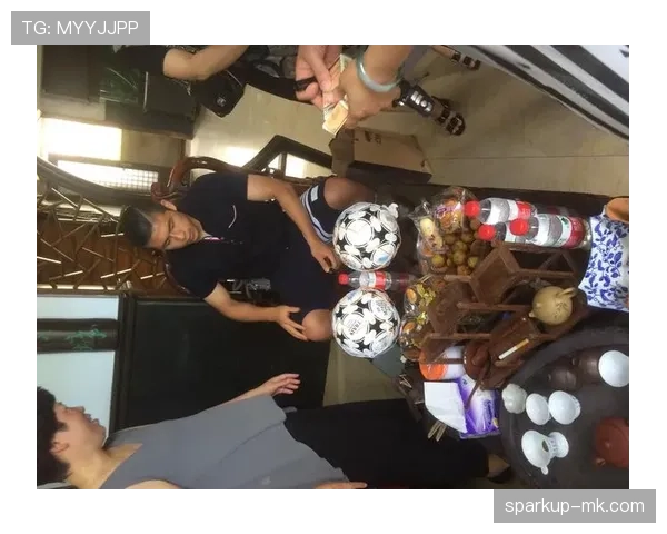 张玉宁家里冰箱贴满训练计划，连喝口水都掐表